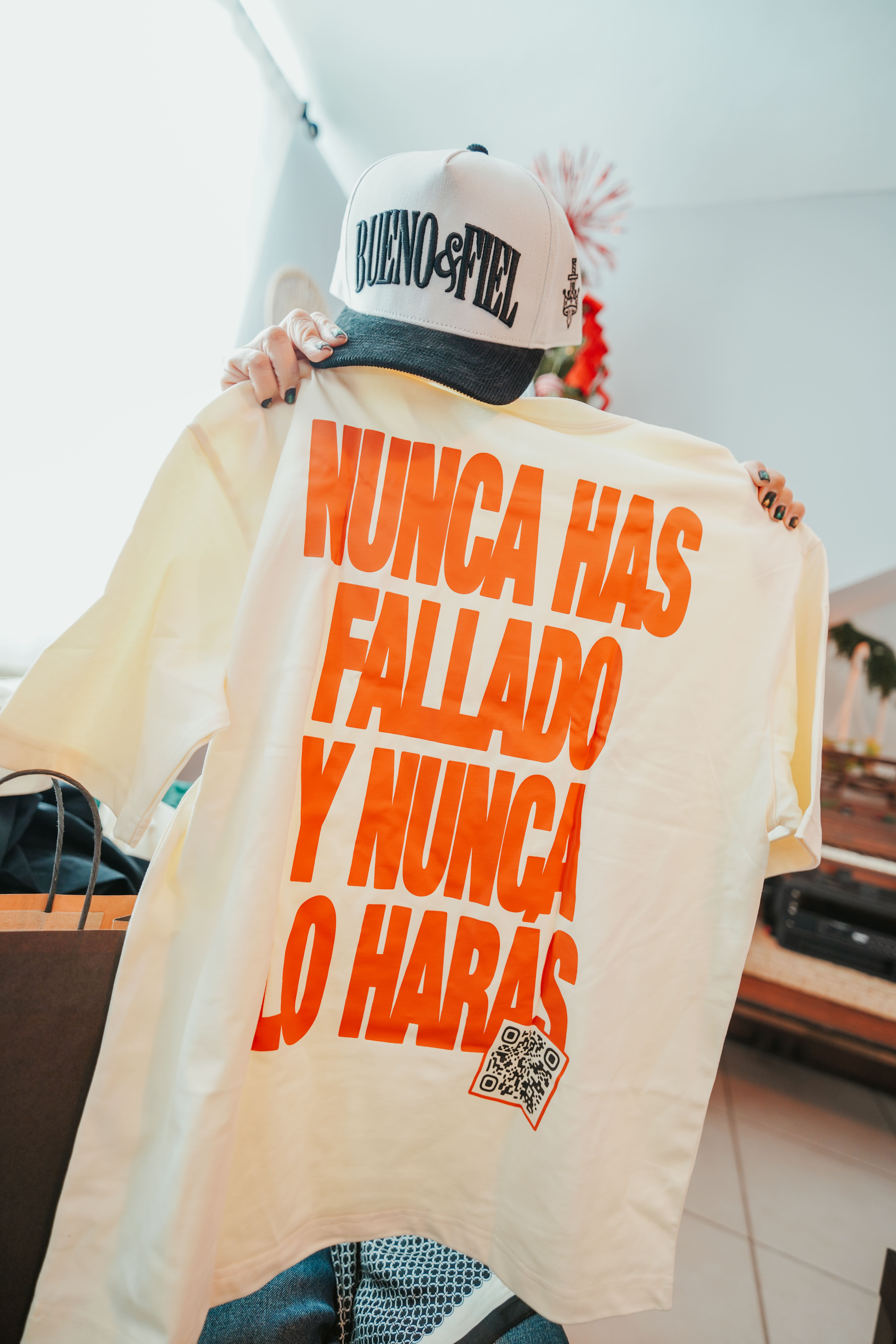 Bueno y Fiel - Cropped